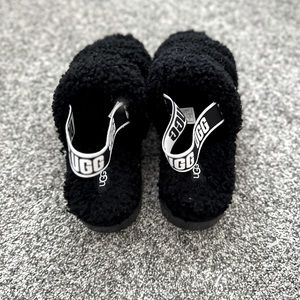 Women’s size 9 Ugg slipper with strap